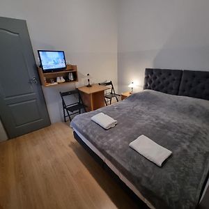 Budget Kamer met een King Size Bed
